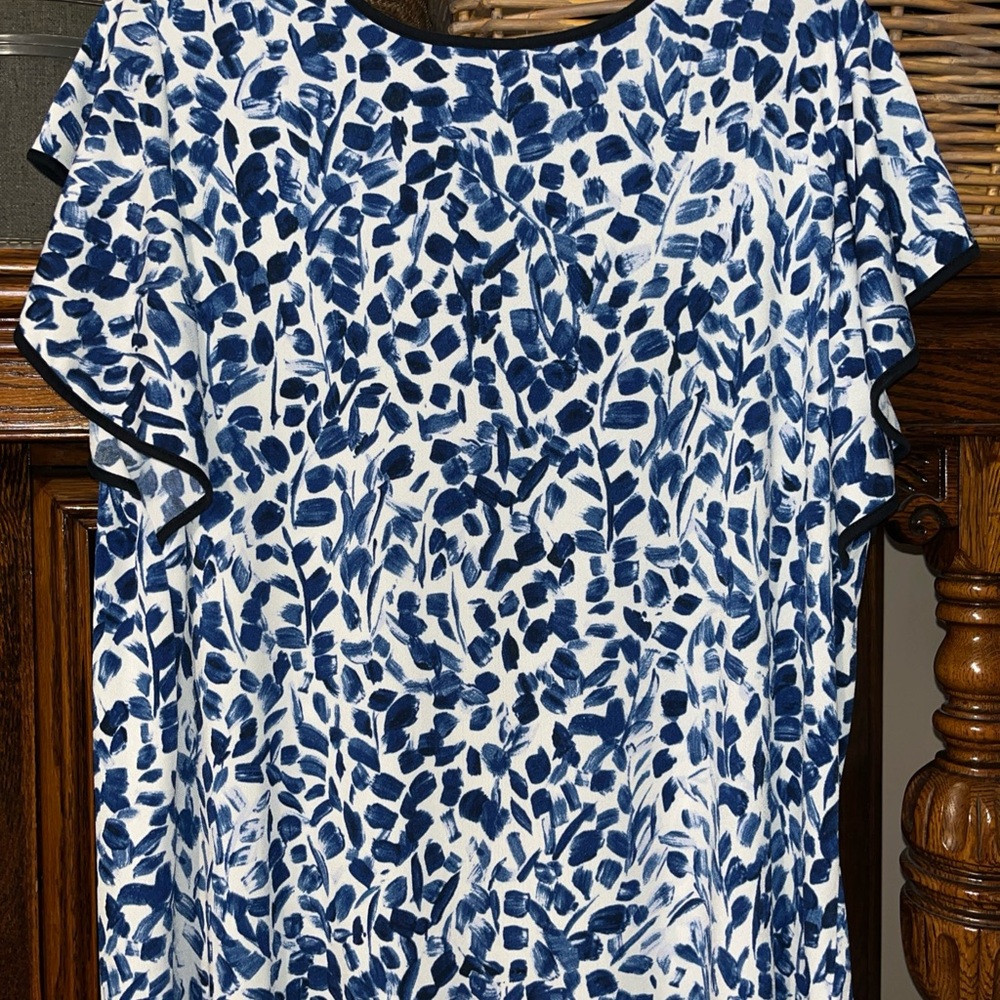 The Limited Blue and White Floral Brushstroke Short Sleeve Top